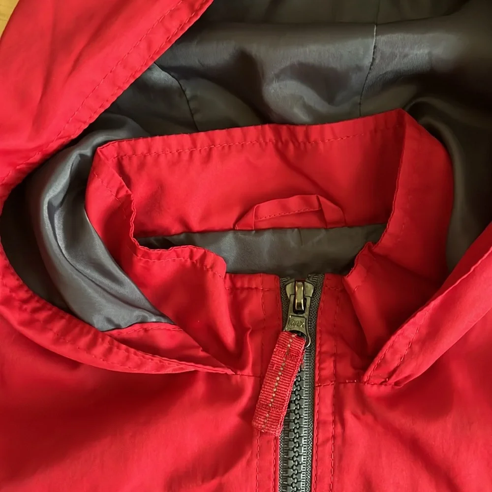BOYS LINED RED HOODED JACKET WINDBREAKER RAISED COLLAR SZ S (4-5)